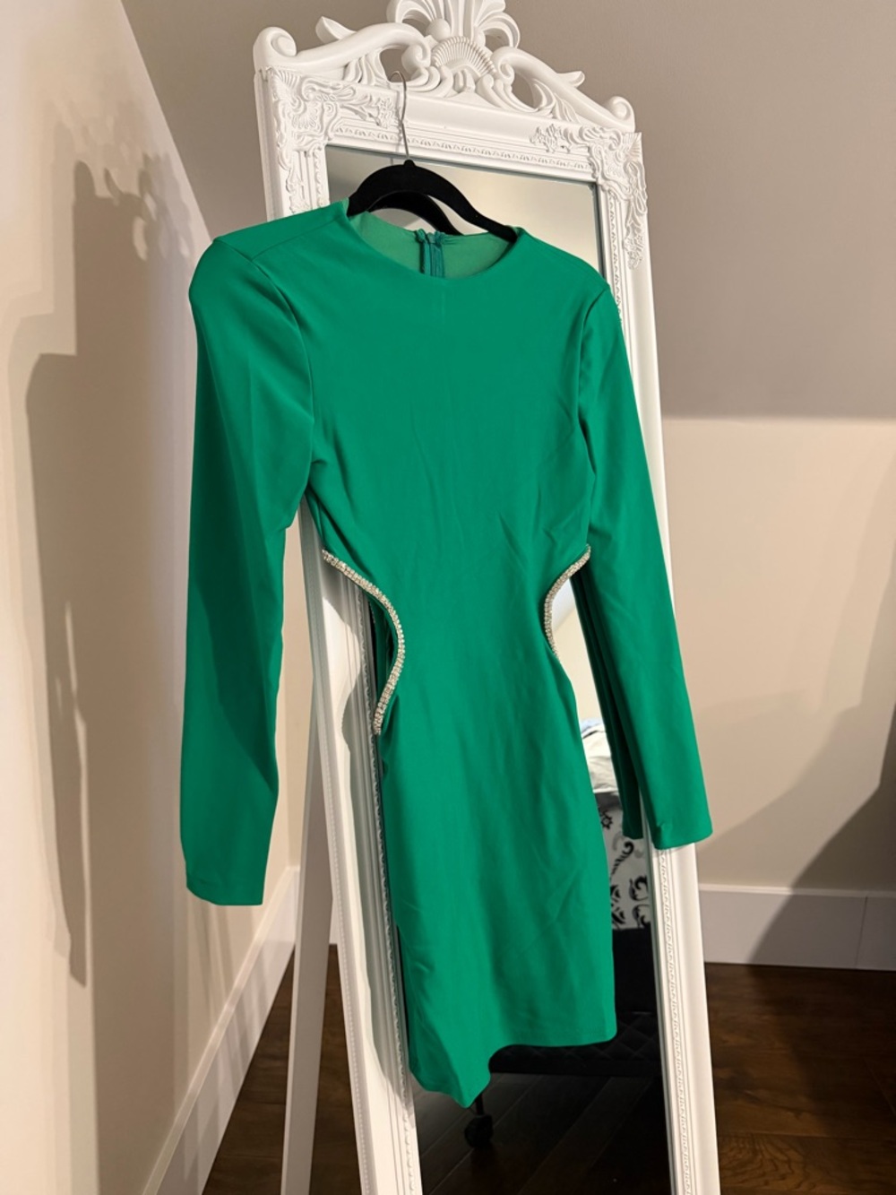 Elegant Green Long-Sleeve Cutout Dress